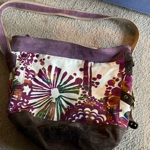 Lucky cross body bag